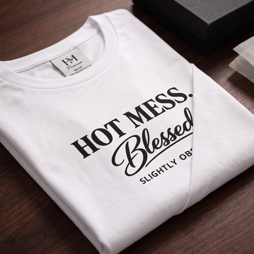 Бяла дамска памучна тениска Kiksy с черен надпис Hot Mess Blessed за майки
