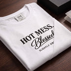 Бяла дамска памучна тениска Kiksy с черен надпис Hot Mess Blessed за майки